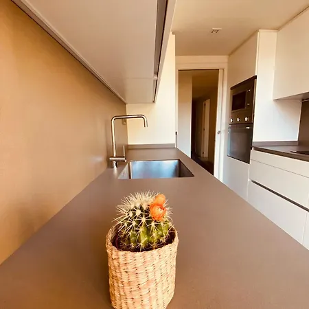 Bright & Fully Equipped 2br Apartment, 3 Min From Beach, Surrounded By Parks Apartman Barcelona