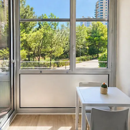 Bright & Fully Equipped 2br Apartment, 3 Min From Beach, Surrounded By Parks