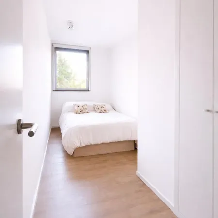Bright & Fully Equipped 2br Apartment, 3 Min From Beach, Surrounded By Parks *