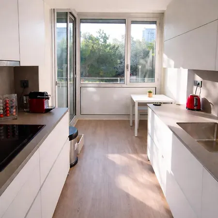 Διαμέρισμα Bright & Fully Equipped 2br Apartment, 3 Min From Beach, Surrounded By Parks *