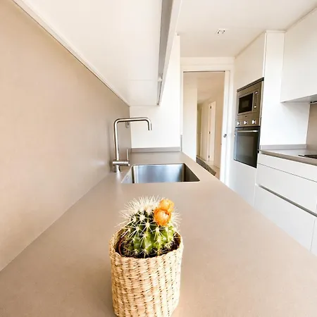Bright & Fully Equipped 2br Apartment, 3 Min From Beach, Surrounded By Parks