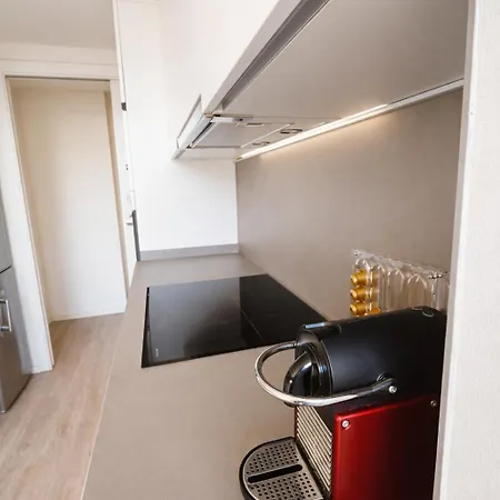 Bright & Fully Equipped 2br Apartment, 3 Min From Beach, Surrounded By Parks Διαμέρισμα