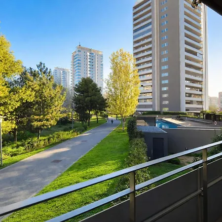 Bright & Fully Equipped 2br Apartment, 3 Min From Beach, Surrounded By Parks Διαμέρισμα