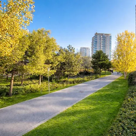 Bright & Fully Equipped 2br Apartment, 3 Min From Beach, Surrounded By Parks Διαμέρισμα