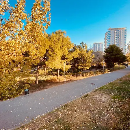Bright & Fully Equipped 2br Apartment, 3 Min From Beach, Surrounded By Parks